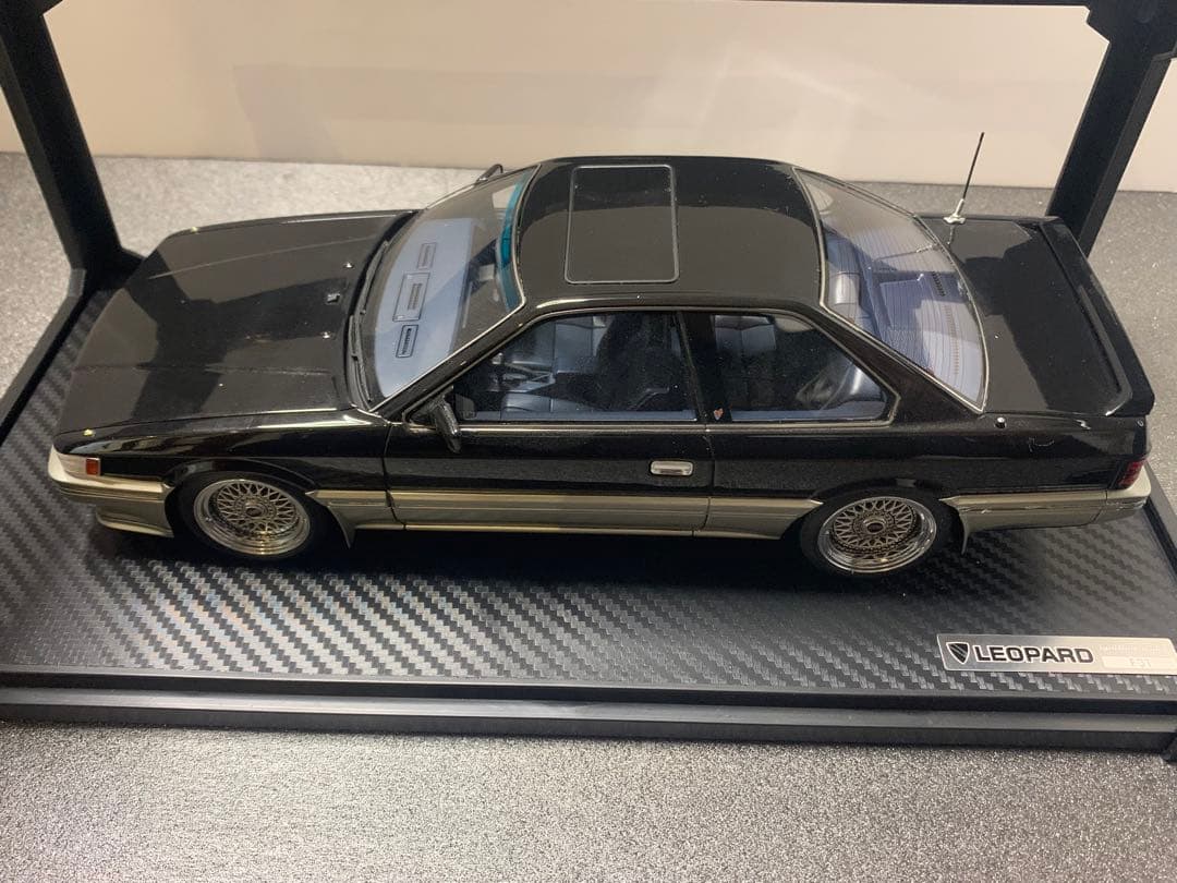 イグニッションモデル1/18 日産レパード前期3.0アルティマ(F31) 黒/銀
