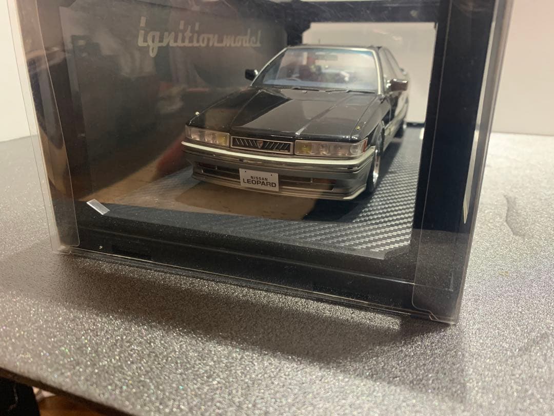 イグニッションモデル1/18 日産レパード前期3.0アルティマ(F31) 黒/銀
