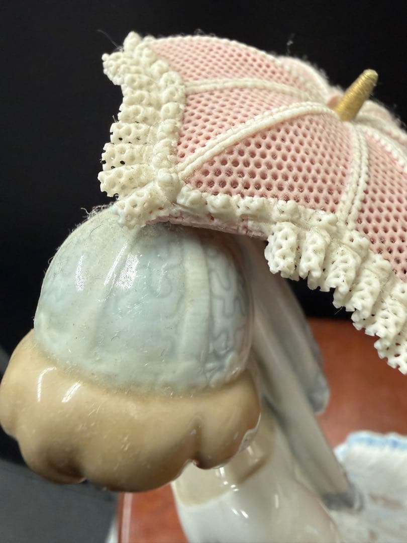 リヤドロ フィギュリン 傘を持つ女性 展示保管品