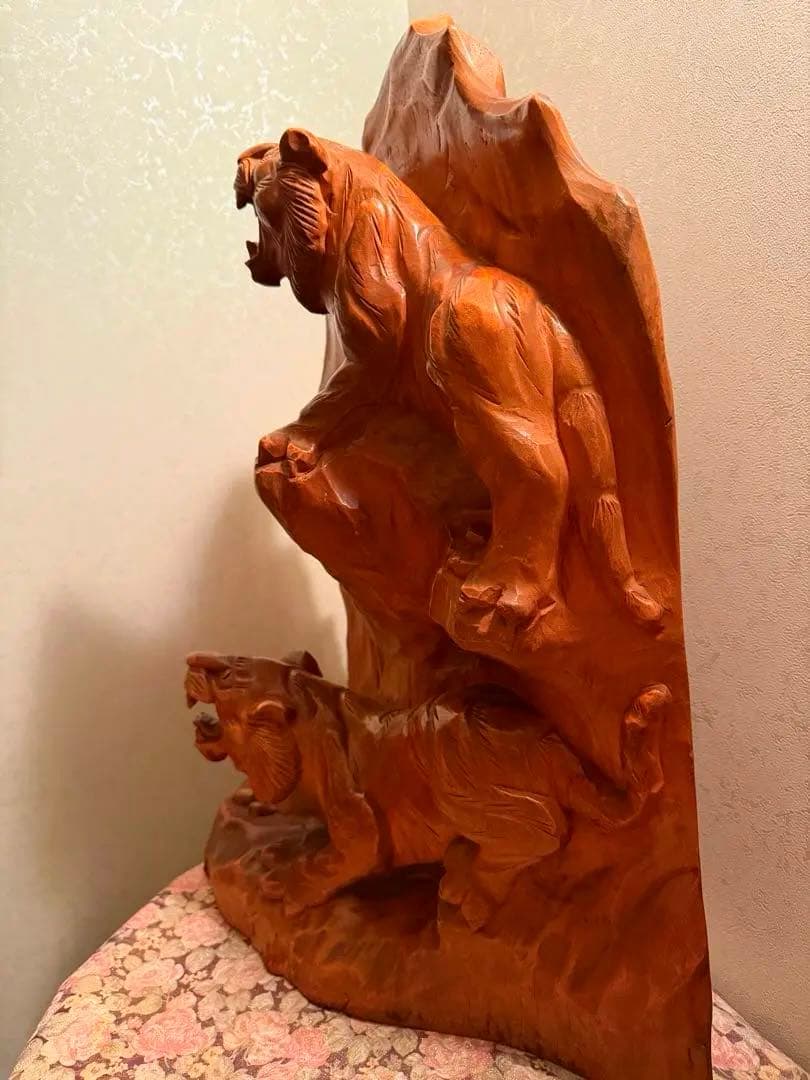 北海道産　 木製ライオン彫刻