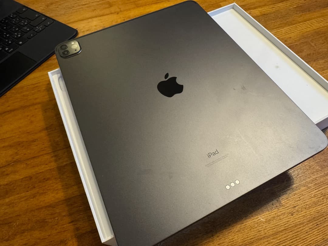 【値下げ】iPad Pro (第５世代) 1TB + Magic キーボード