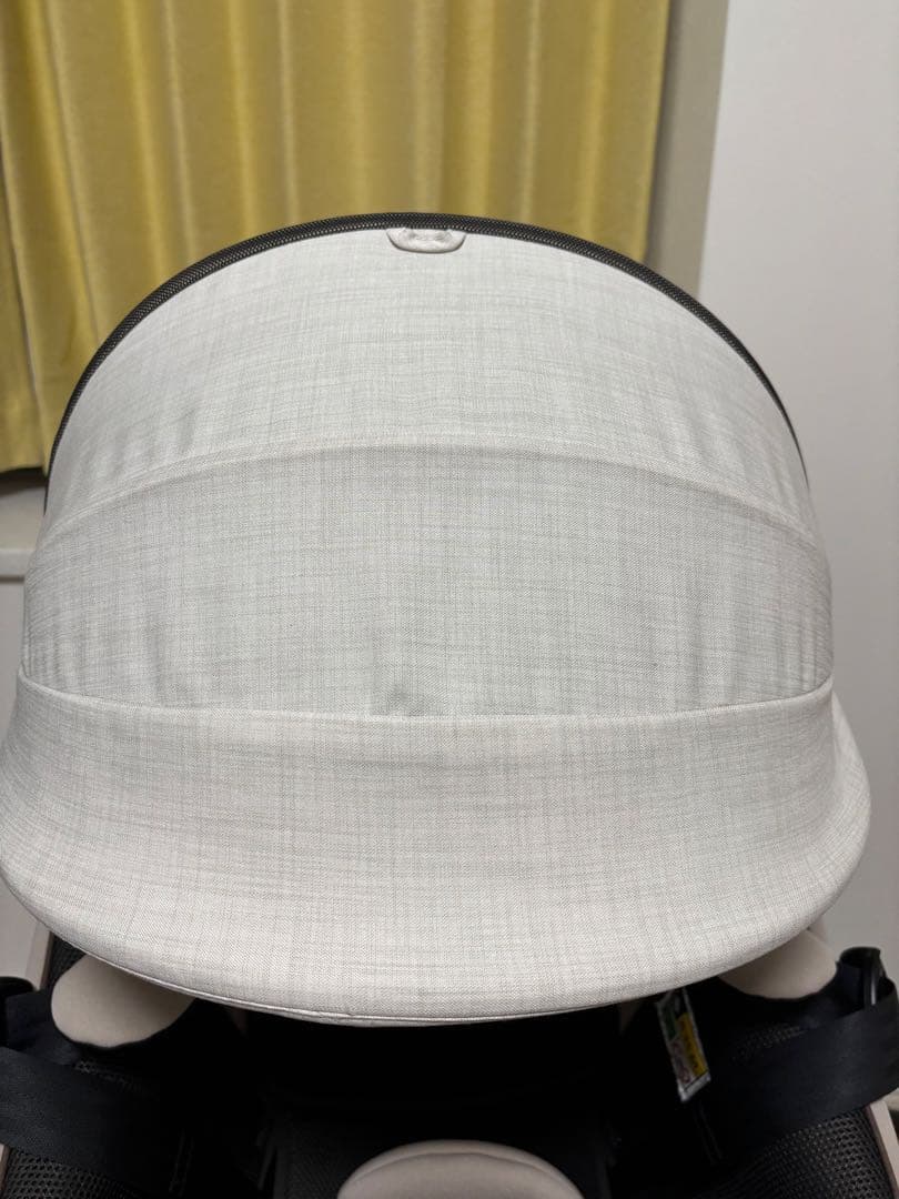 Combi 回転式チャイルドシート ベージュ/ブラック