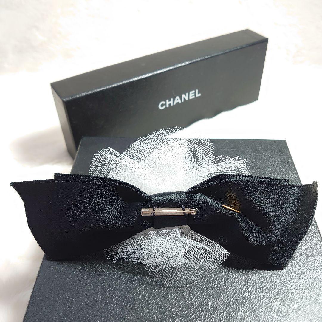 シャネル　コサージュ　リボン　ブローチ　白レース＆黒サテンリボン　メッシュ