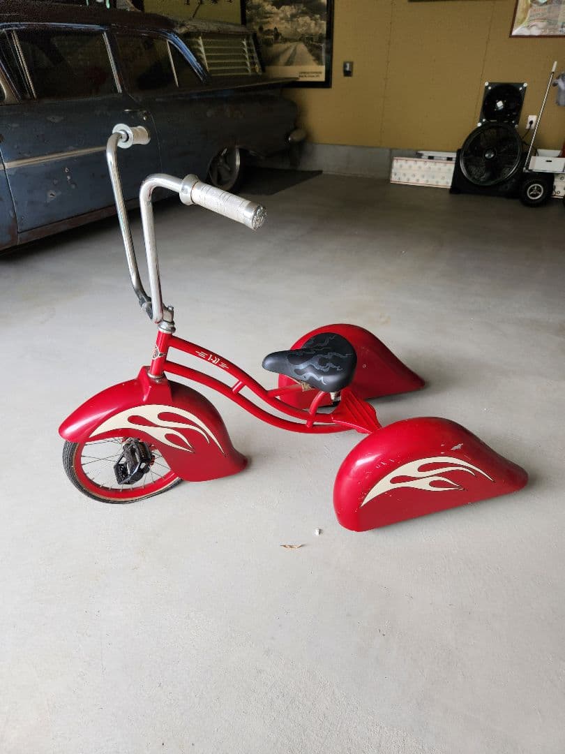 ホットロッド、レッド フレイムデザイン 三輪車 ラジオ・フライヤー