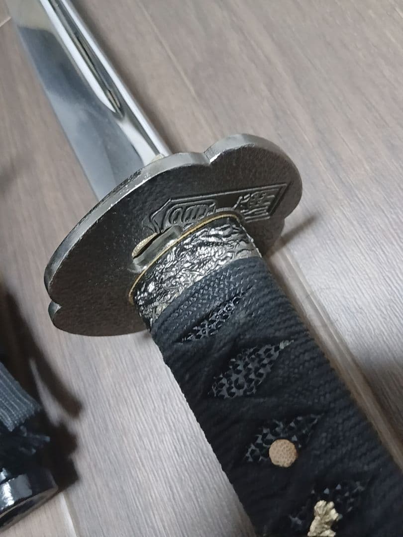 ◉菊花紋章刀袋付き・黒鋼製湾曲刀 (樋入り)　期間限定販売