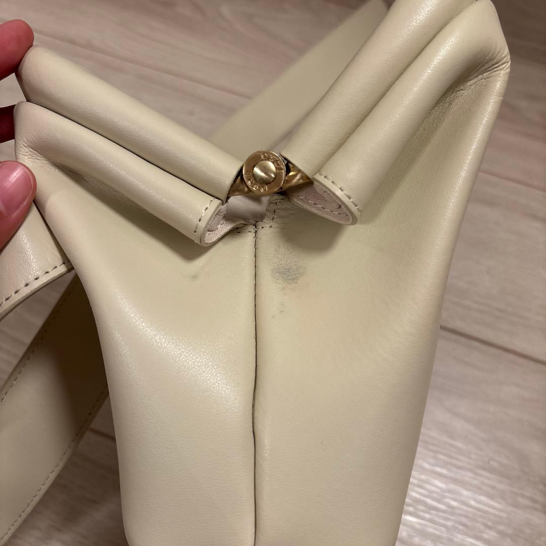 OSOI アイボリー ショルダーバッグ