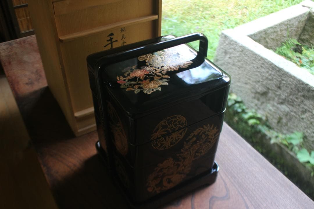 専用！上質黒漆に極上丸紋花蒔絵の映える手提四段重（検輪島塗重箱