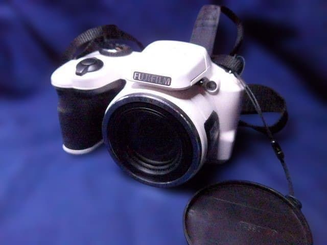 美品完動品。単三電池使用コンデジ　フジ FinePix S8650 ホワイト