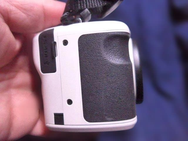 美品完動品。単三電池使用コンデジ　フジ FinePix S8650 ホワイト