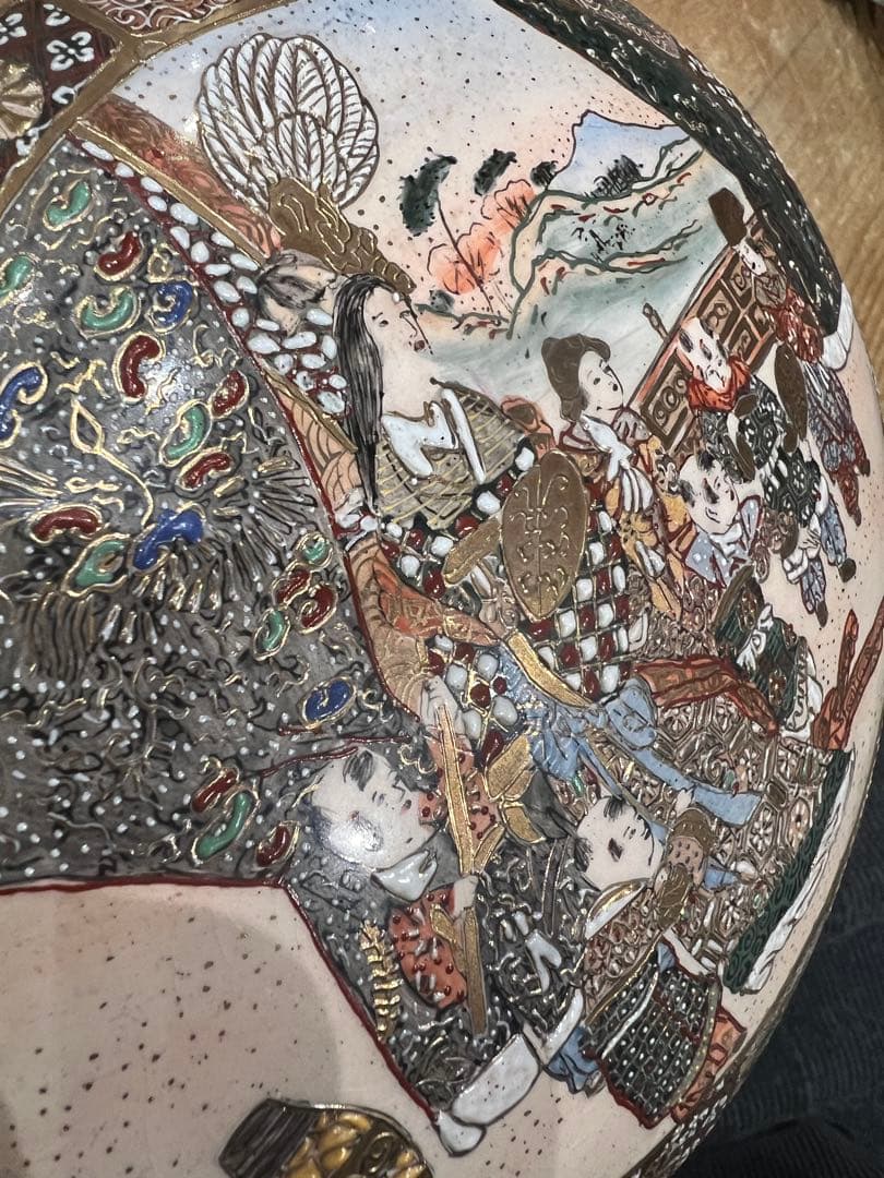 明治期 白薩摩 金襴手 人物文 蓋物 盛上金彩 細密画 割れなし　アンティーク品