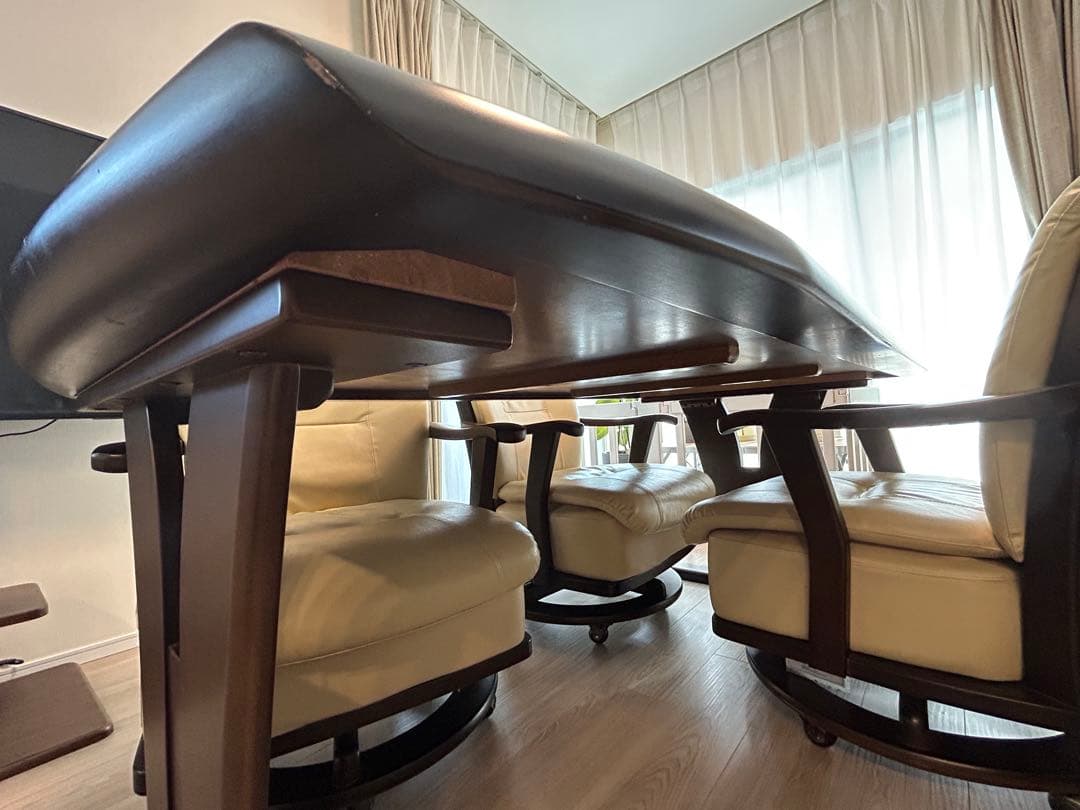 ル*ー様 お値下げしました【直接引取限定/岡山】ニトリ　ダイニングテーブル　肘付