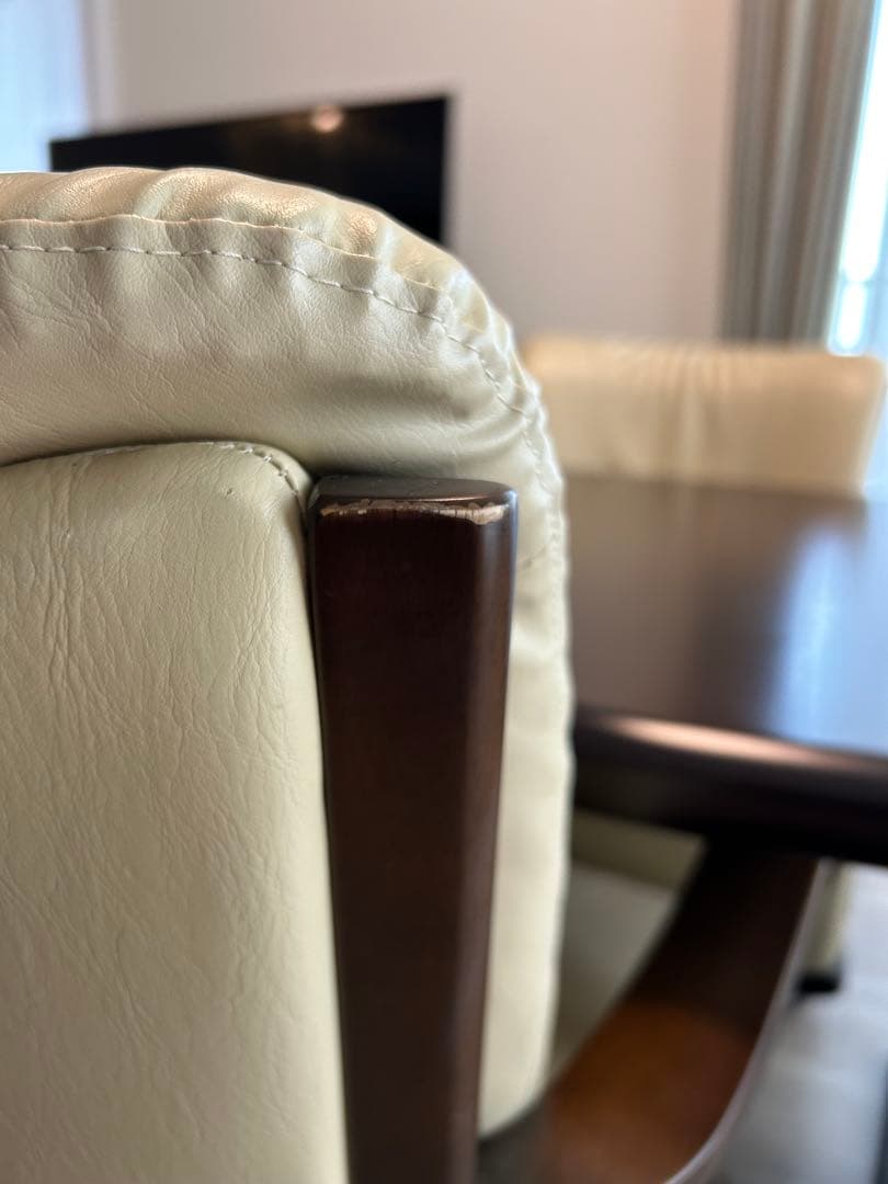 ル*ー様 お値下げしました【直接引取限定/岡山】ニトリ　ダイニングテーブル　肘付