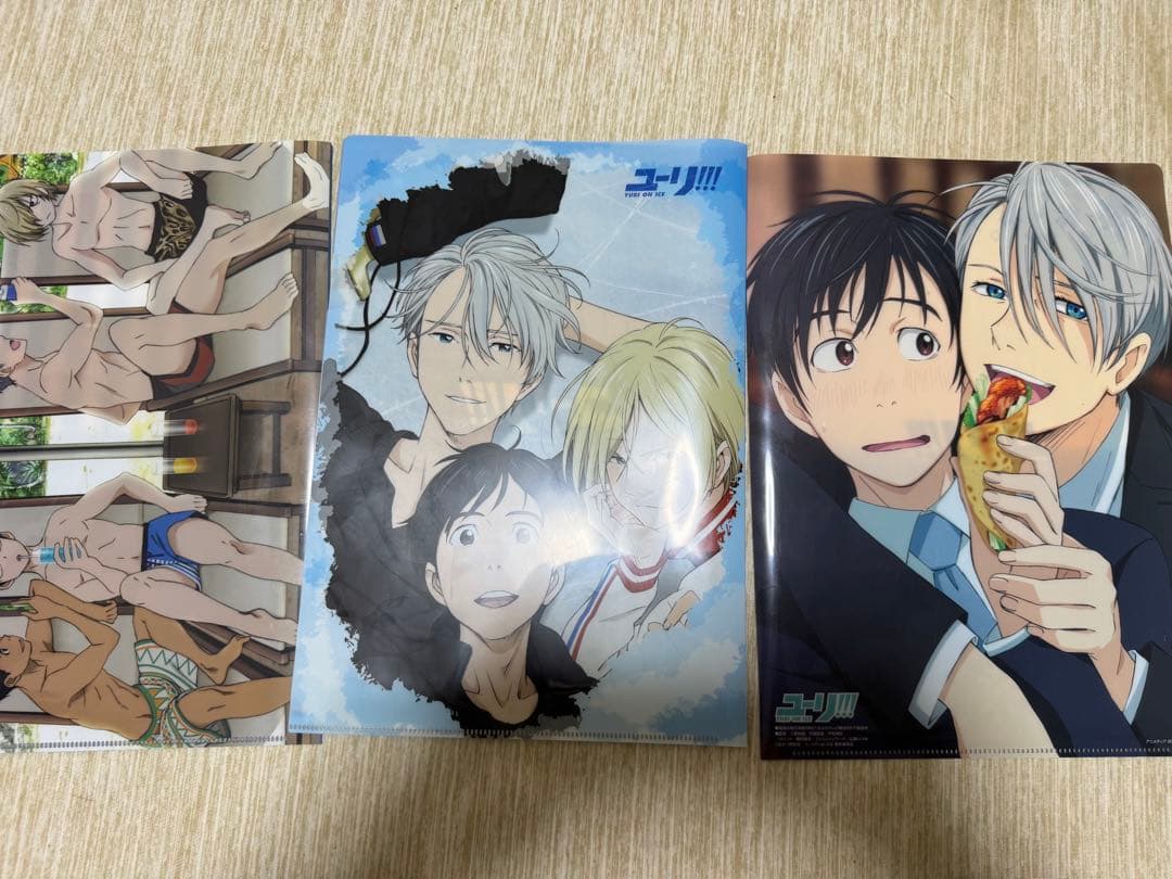 ユーリ!!! on ICE ポスター　バッチ　クリアファイル