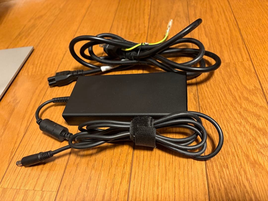 HP U28 4K HDR ディスプレイ