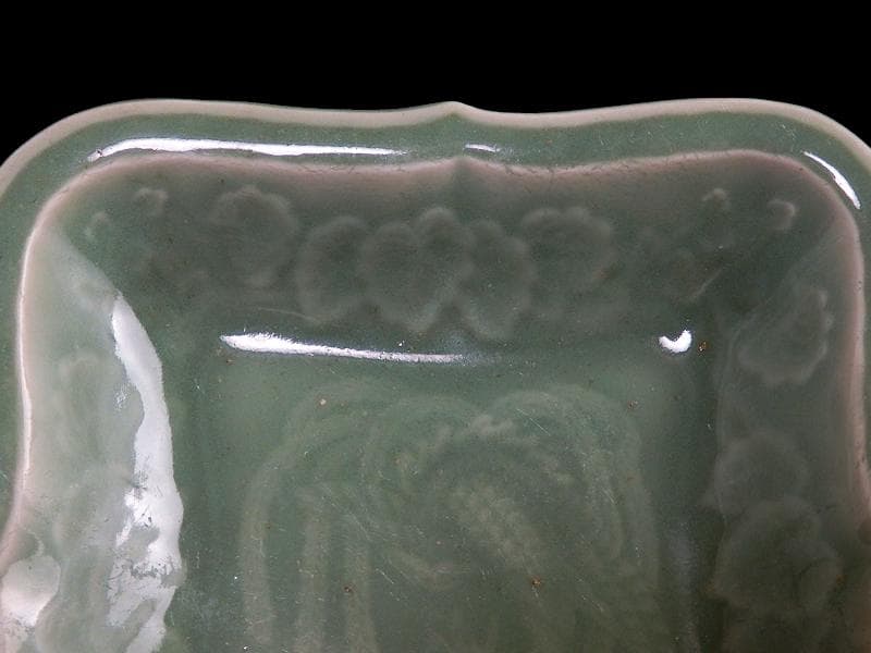 三田青磁　桐に鳳凰の図　台付き四方皿　菓子皿　D874AS-CSo