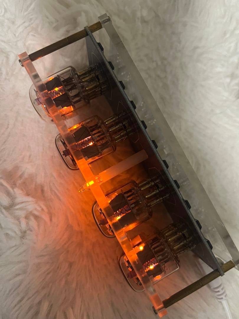 m*1様 本物のニキシー管時計！