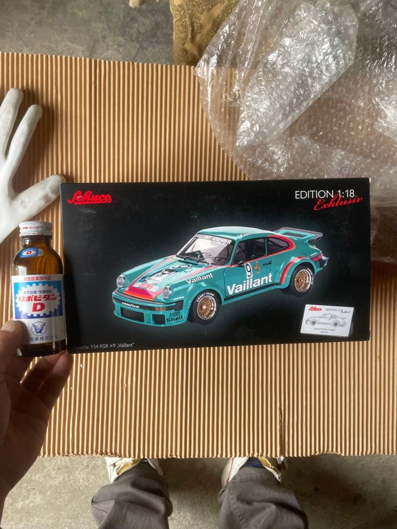 自動車 Schuco 1/18 Porsche 934 RSR #9 Vaillant