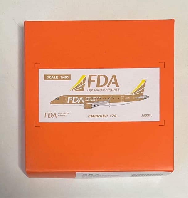 航空機・ヘリコプター FDA ERJ-175 JA09FJ Gold