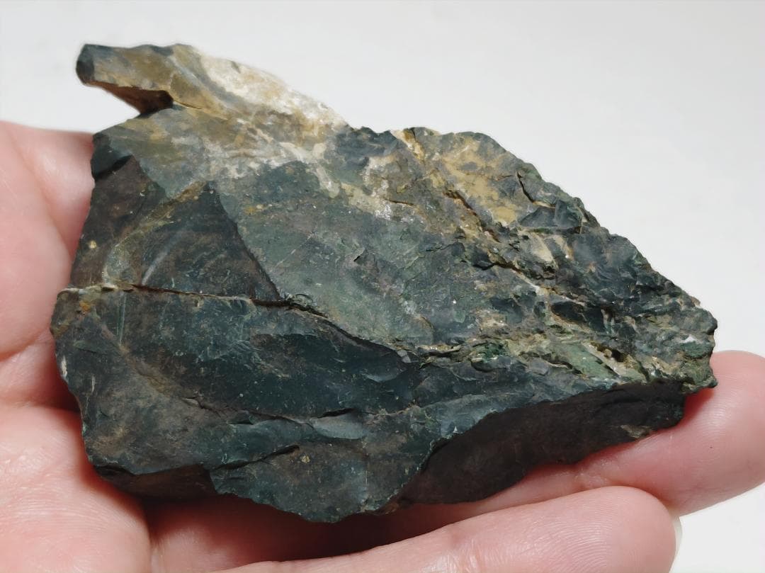 K-58 出雲石 135g 碧玉 瑪瑙 ジャスパー 原石 自然石 誕生石 鉱石