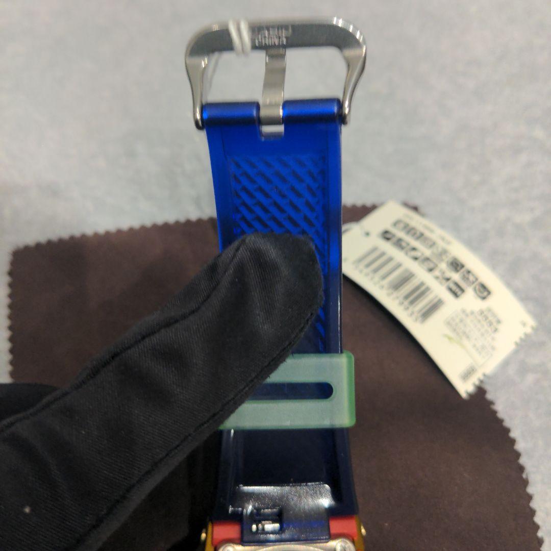 【未使用】ジーショックGM-110RB-2AJF レインボー