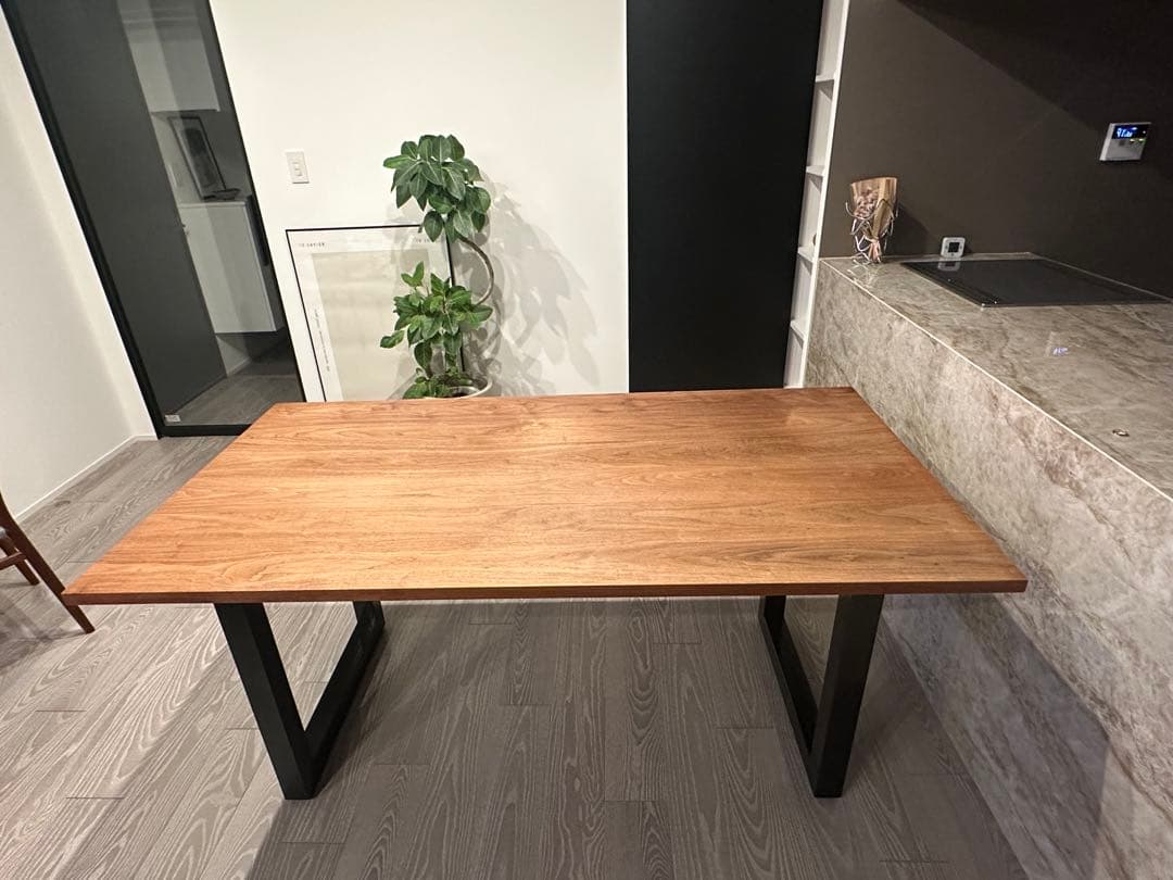 D*0様 マスターウォール ワイルドウッド ダイニングテーブル ウォールナット