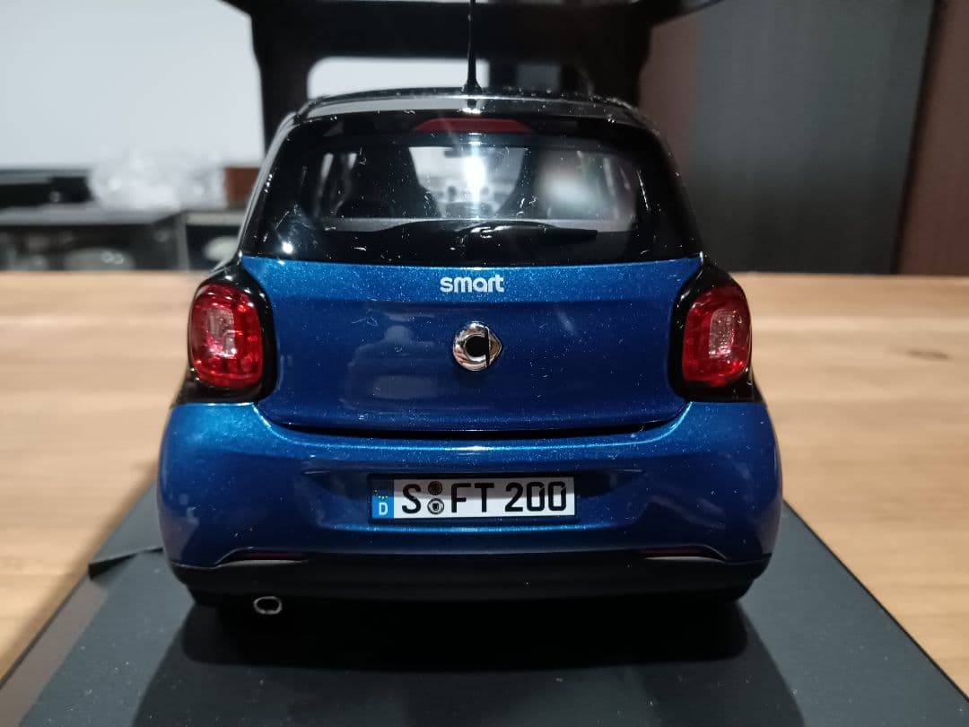 1/18 ノレブ　スマート　フォーフォー　ミニカー　ブラック×ブルーメタリック