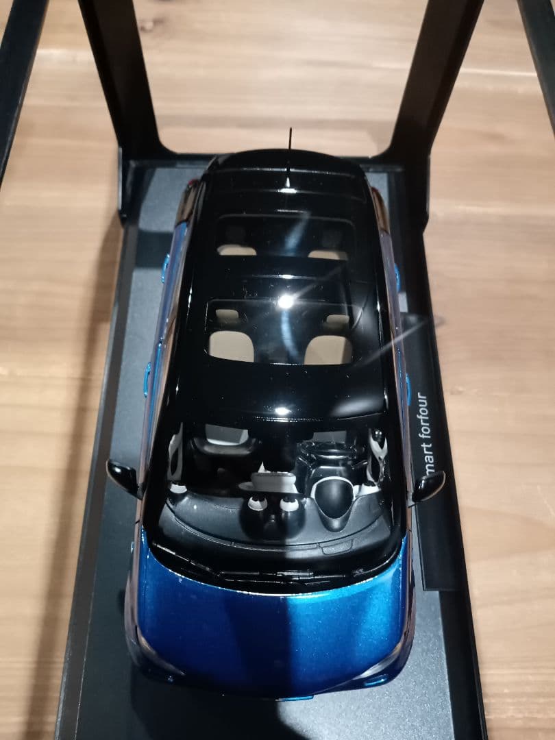 1/18 ノレブ　スマート　フォーフォー　ミニカー　ブラック×ブルーメタリック