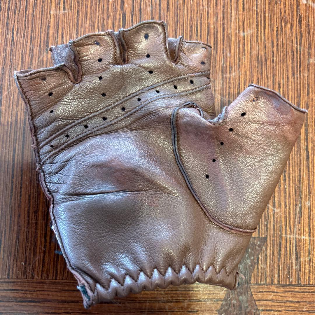 デンツ　ドライビンググローブ　指なし