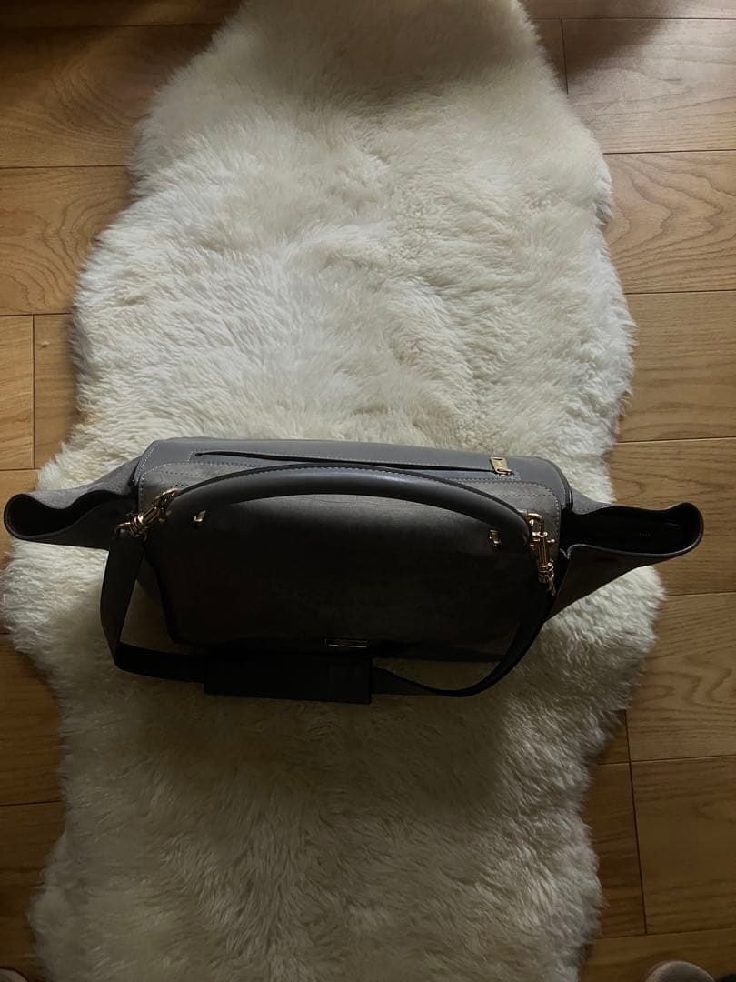 CELINE セリーヌ 型押し トラペーズ ミディアム グレー ゴールド金具