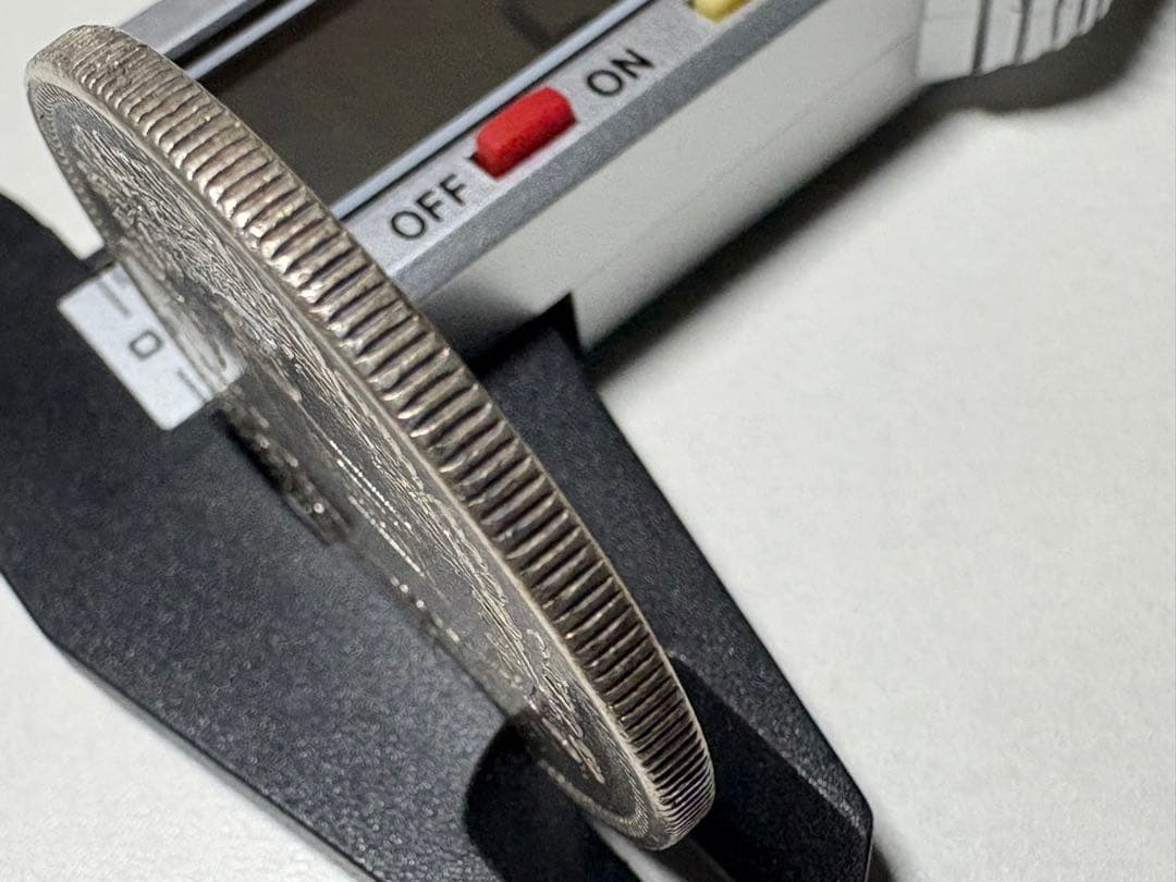 【本物保証】一圓銀貨　丸銀右打　明治29年銘