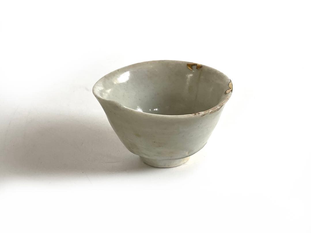 骨董　アンティーク　初期伊万里　白磁　盃　酒器　ぐい呑　猪口　発掘　金継ぎ