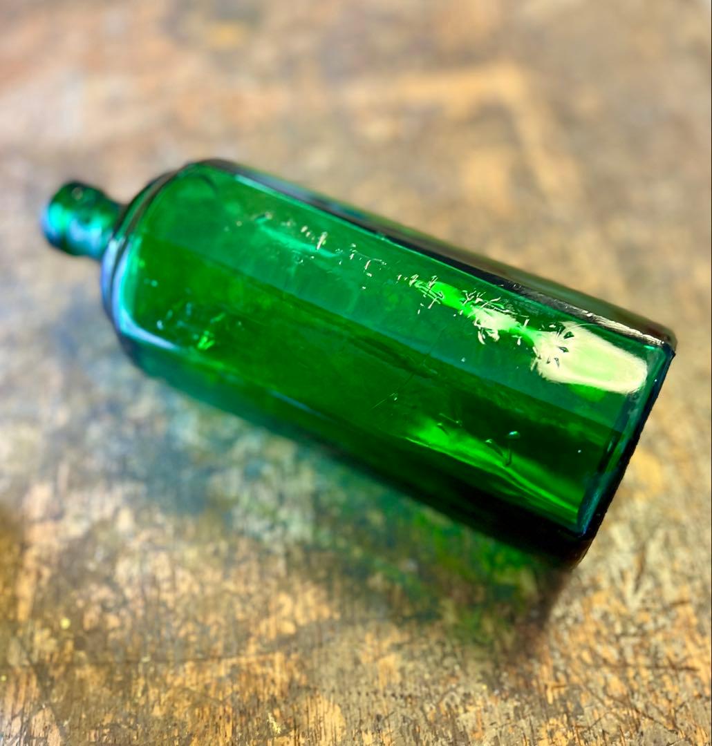 人體消毒新薬ビン　ヨシマン　リゾホルム　八角瓶　神薬　エンボス　ガラスビン