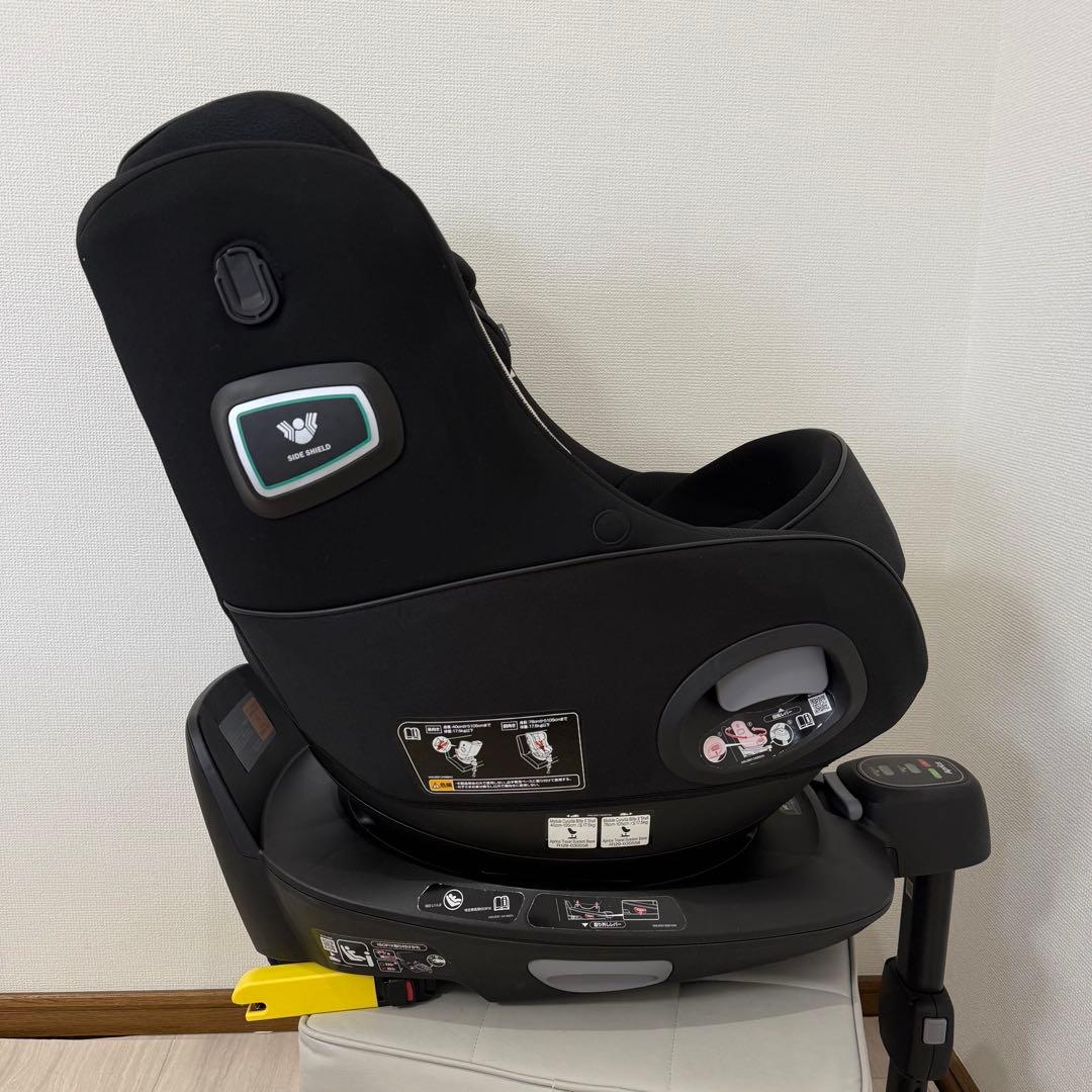 【極美品】アップリカ　チャイルドシート　クルリラビッテエックス　ブラック