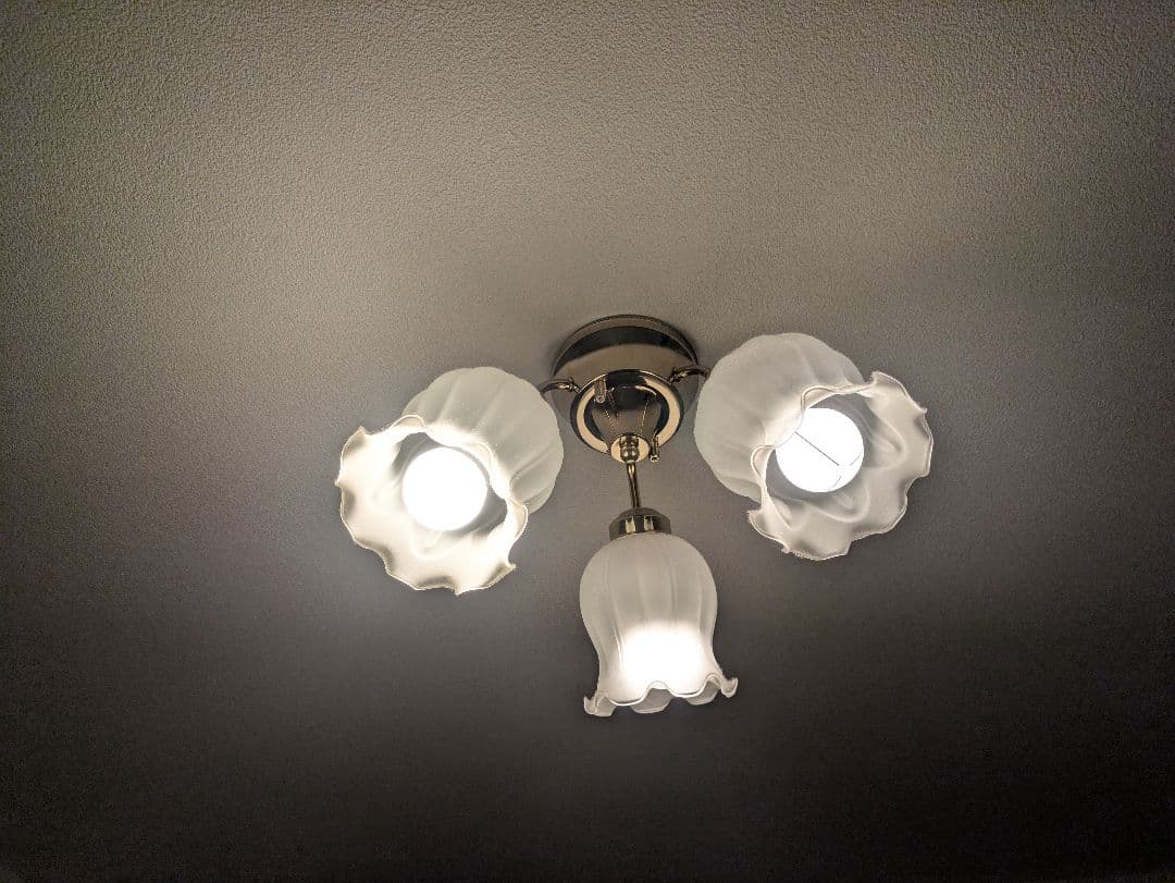 7/22処分 すずらん 鈴蘭 モチーフのライト