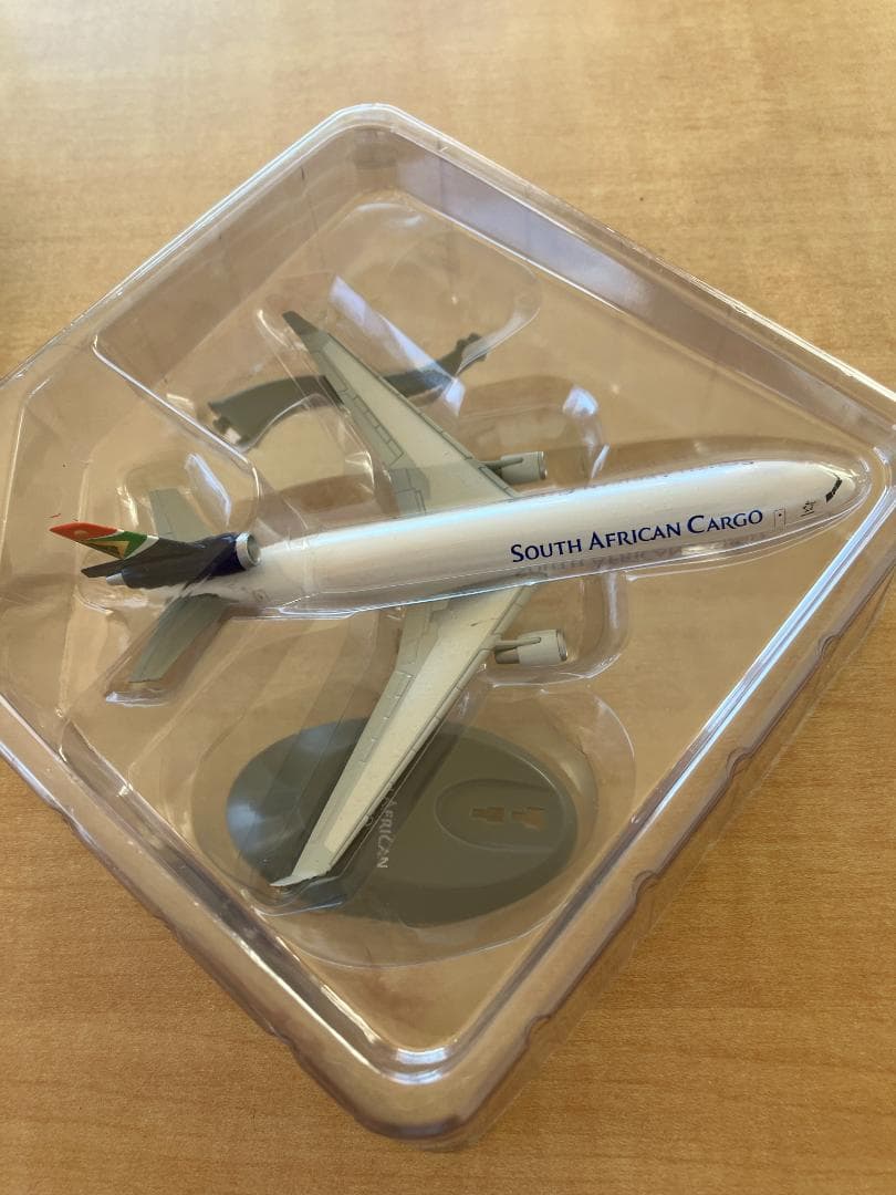 貨物機模型　南アフリカ航空　MD-11　1/400　　け