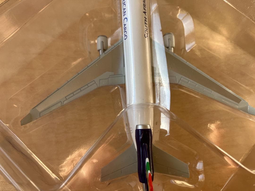 貨物機模型　南アフリカ航空　MD-11　1/400　　け