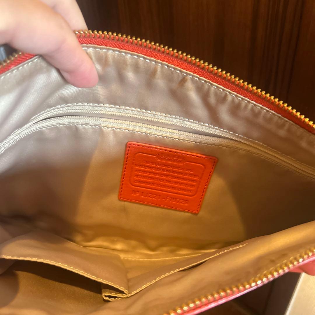 オレンジショルダーバッグ　COACH