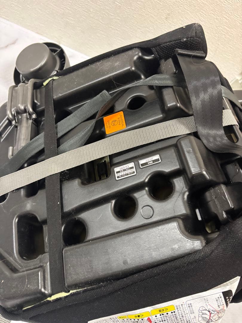 コンビ　ジョイトリップエアスルーGG　黒　ジュニアシート　シートベルト