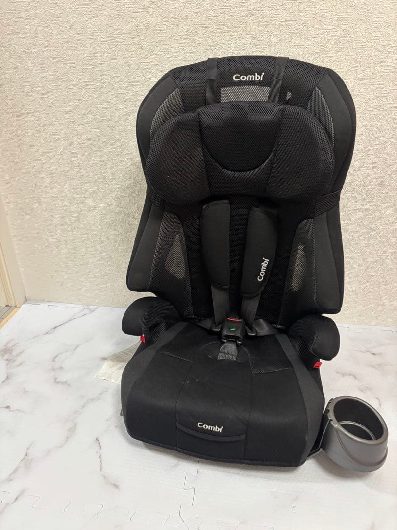 コンビ　ジョイトリップエアスルーGG　黒　ジュニアシート　シートベルト