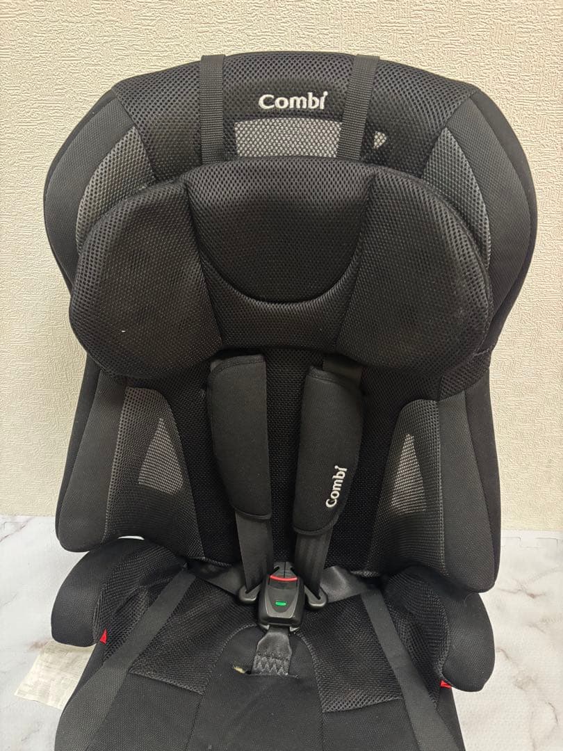 コンビ　ジョイトリップエアスルーGG　黒　ジュニアシート　シートベルト