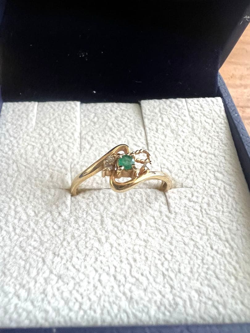 エメラルドとダイヤの18金リング11号（保証書付き）