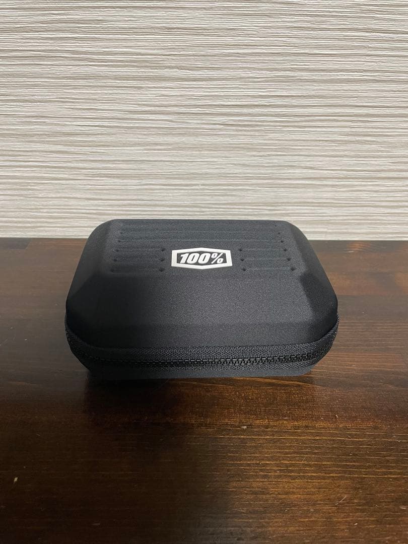 100% サングラス マイケル・ハリス2世モデル