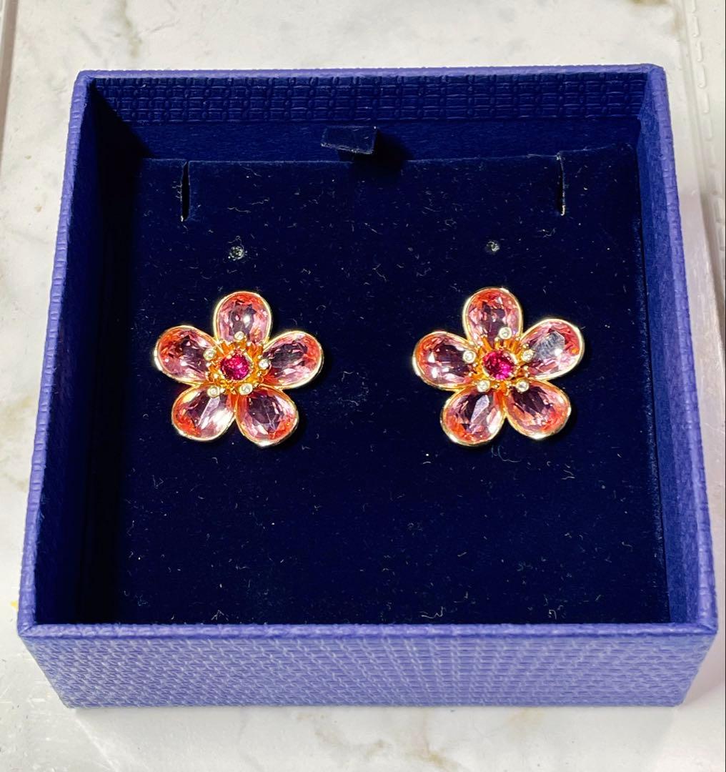 【最終値下げ】Swarovski(スワロフスキー)Florereスタッドピアス