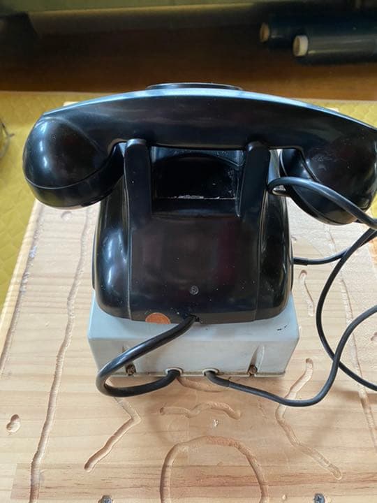 昭和のダイアル式黒電話