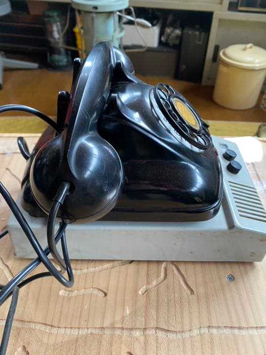 昭和のダイアル式黒電話