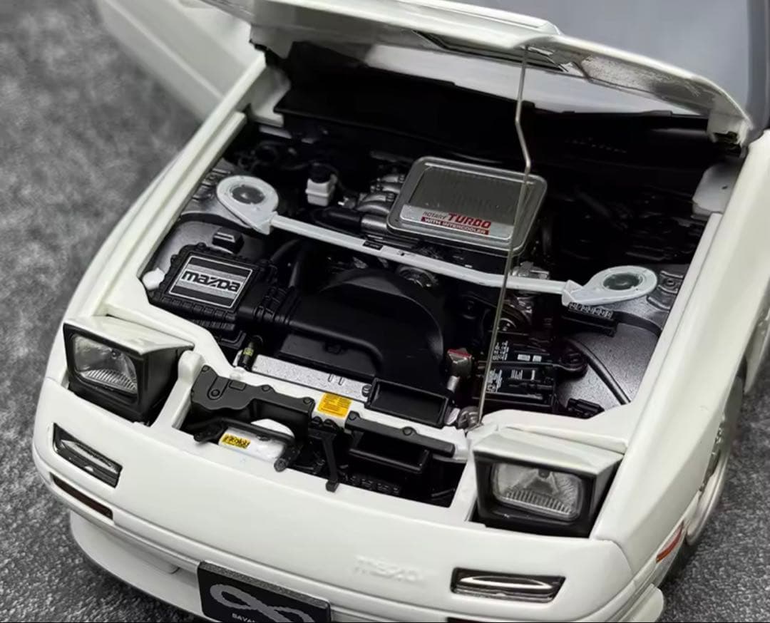 WHELARTダイキャスト 1:18スケール マツダ RX7 FC3S モデル