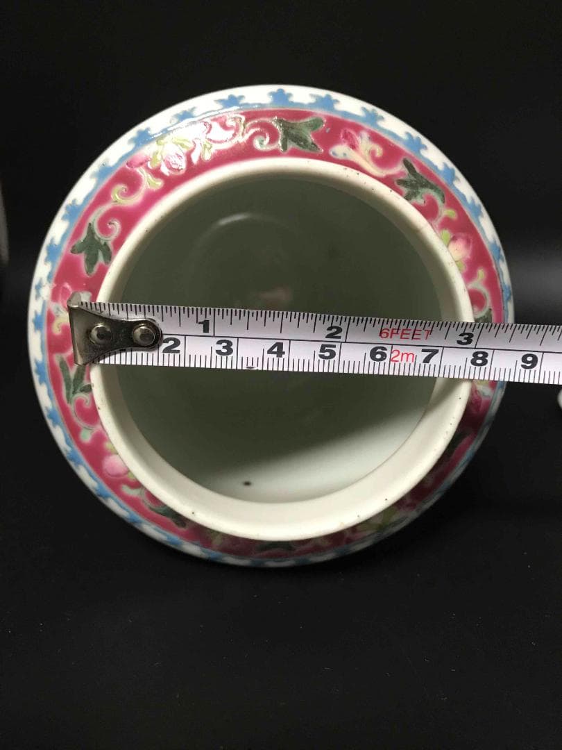 民国時代　洪憲年製　粉彩吉祥花桃紋花瓶　桃取手蓋付き（E-５）