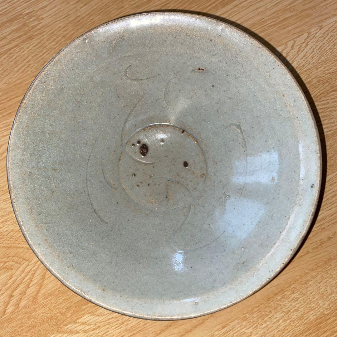 青磁影青茶碗　蓮弁紋　草紋　宋時代