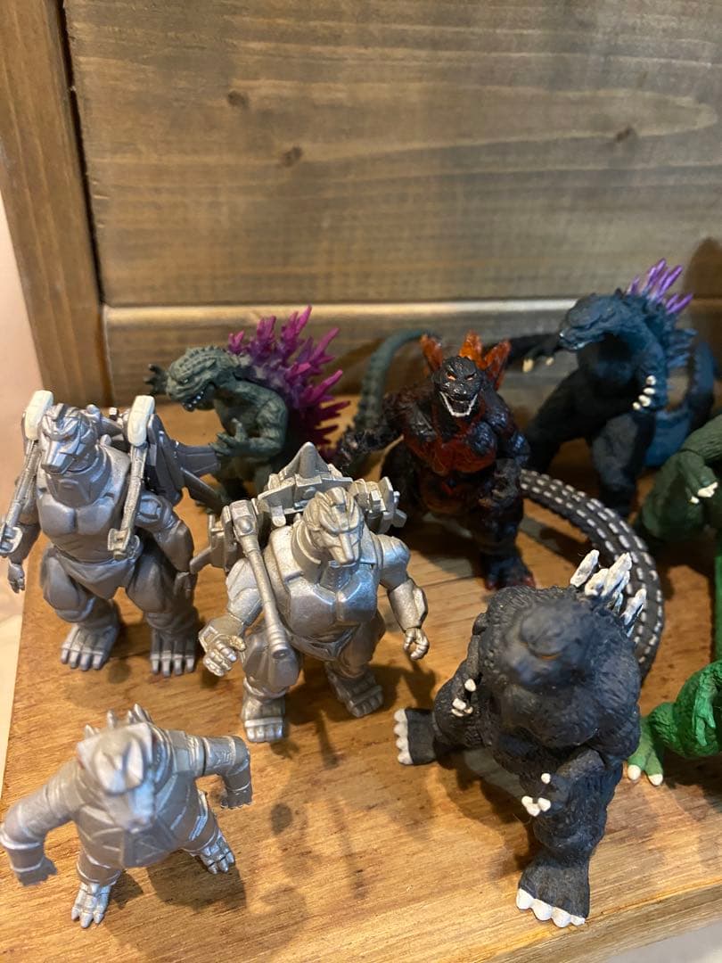 ゴジラフィギュアセット（キングギドラ含む）