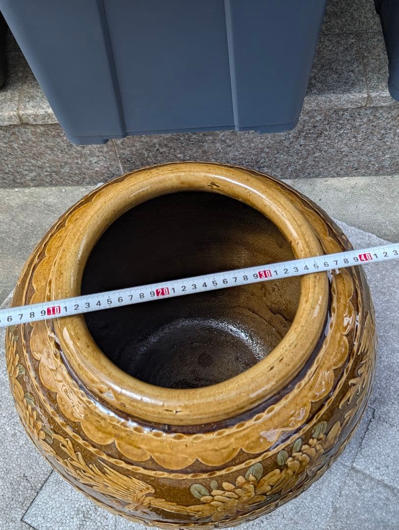 装飾的な彫刻の陶器の壺 約28cm